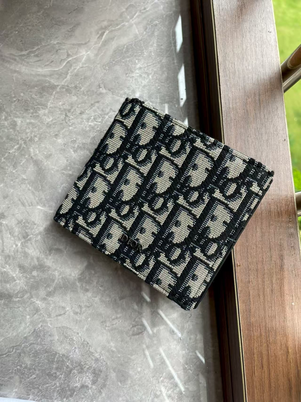 D*or wallet card holder