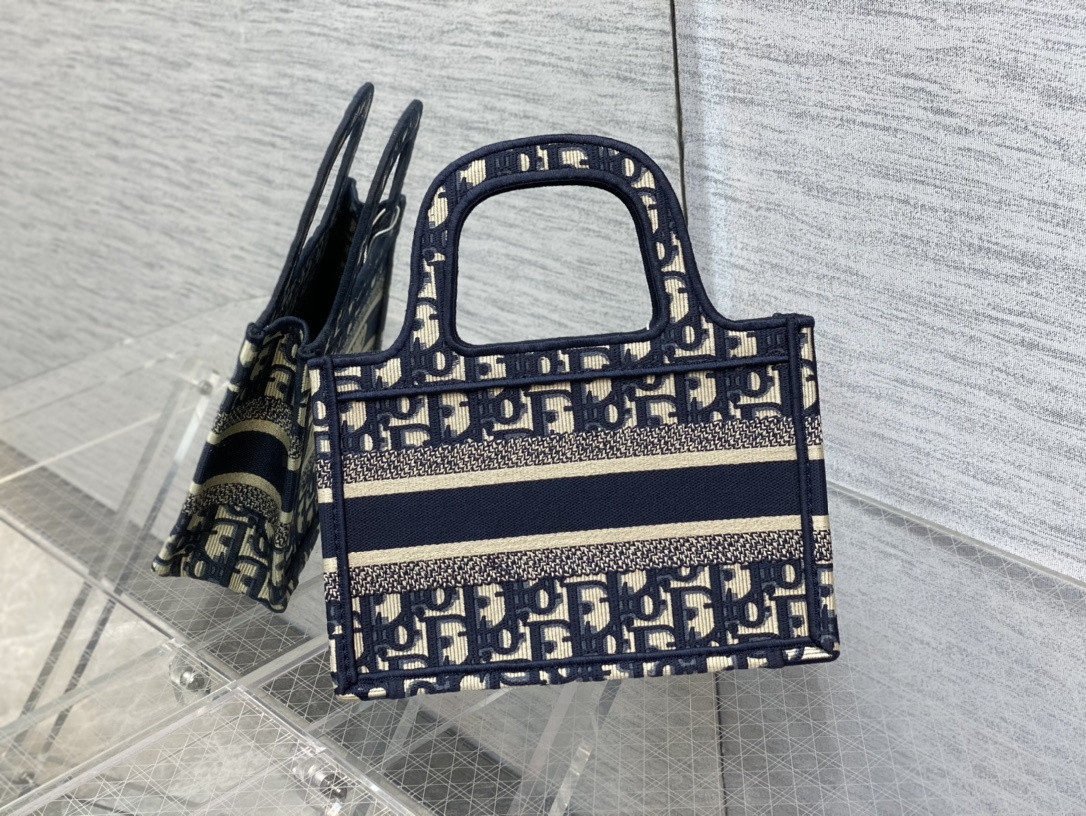 D*or book tote size mini 23*7*17cm