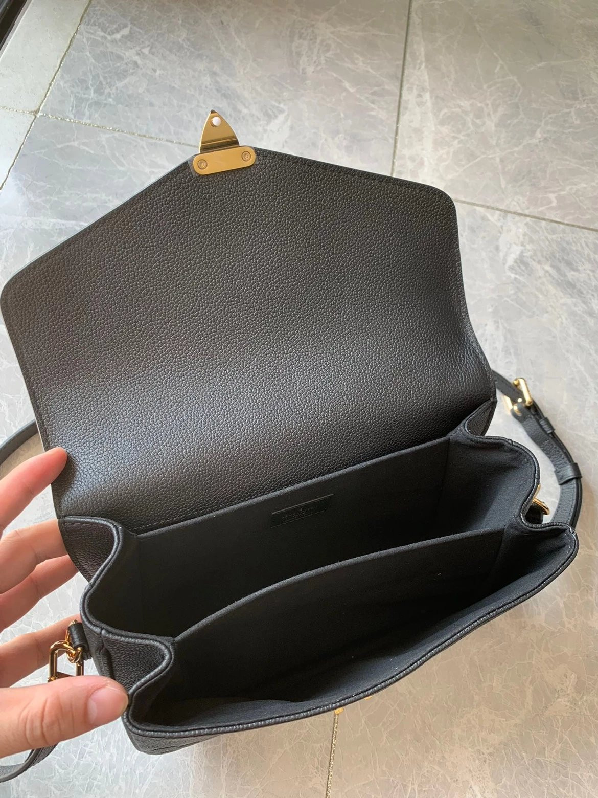 LV POCHETTE METIS M59211