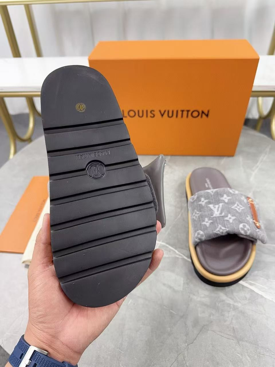 UA LV Pool Pillow Flat Comfort Mule
