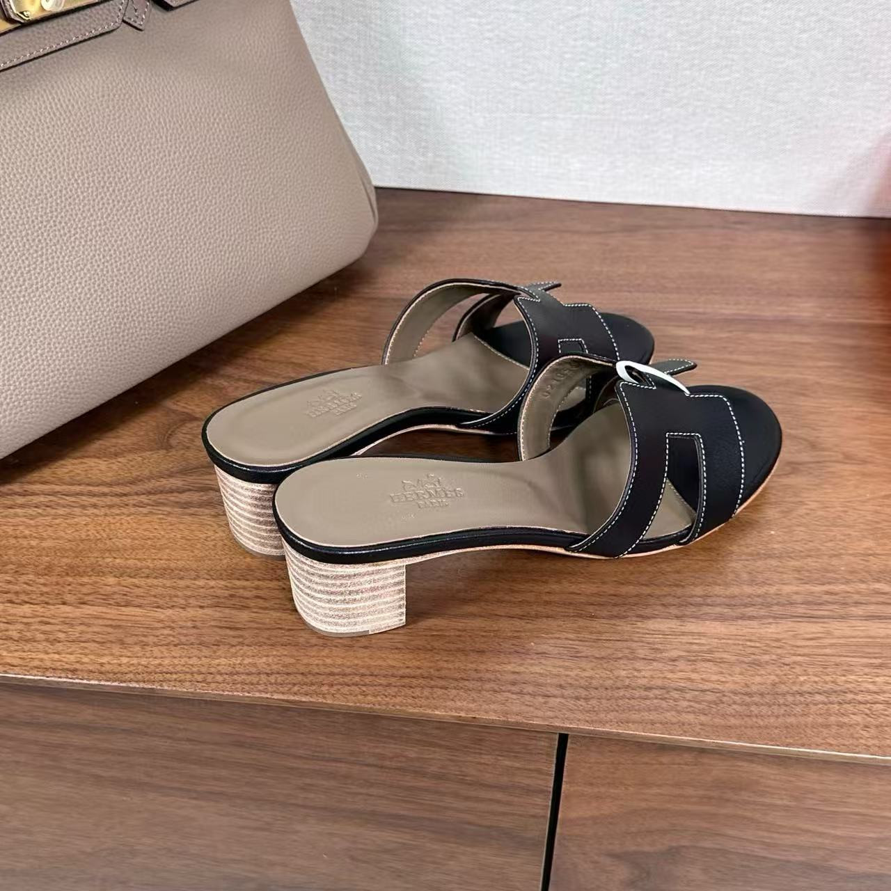 ua H**me5 oasis sandal