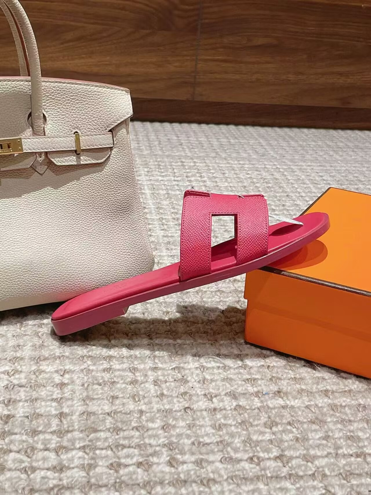 ua H**me5 oran sandal