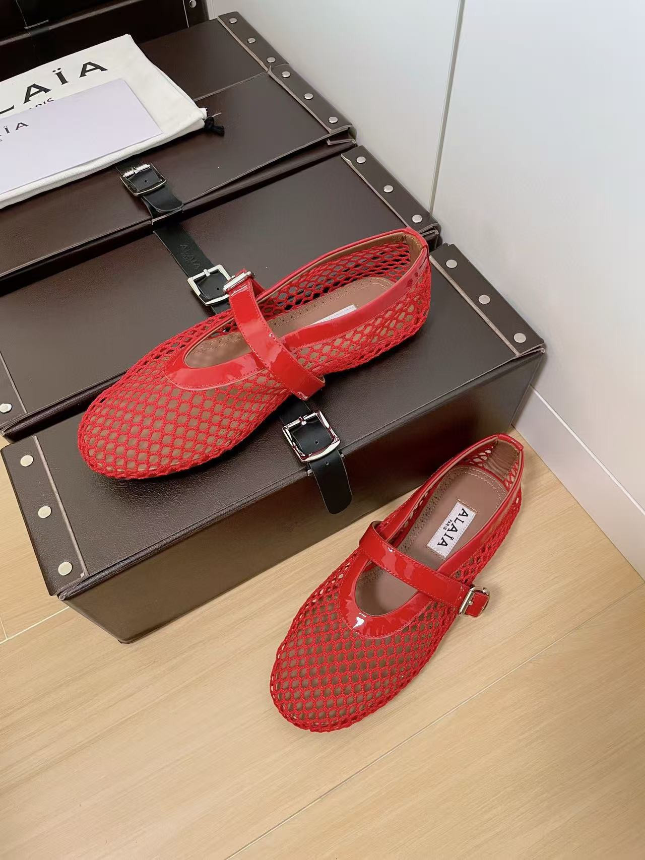 UA ALAÏA BALLET FLATS IN FISHNET