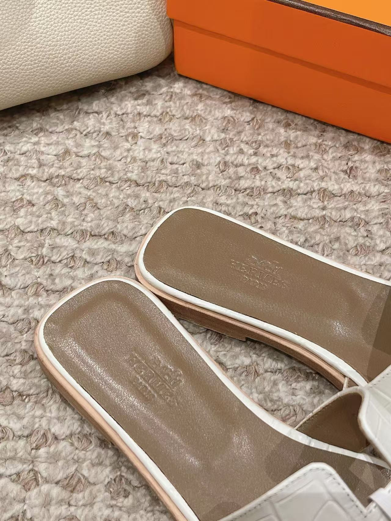 ua H**me5 oran sandal
