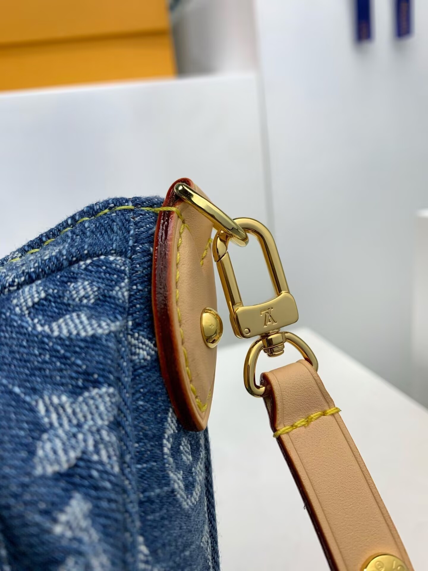 LV Pochette Valley M13571 21x15x 7cm