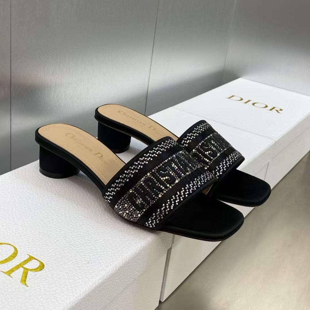ua D*oramour dway heeled slide