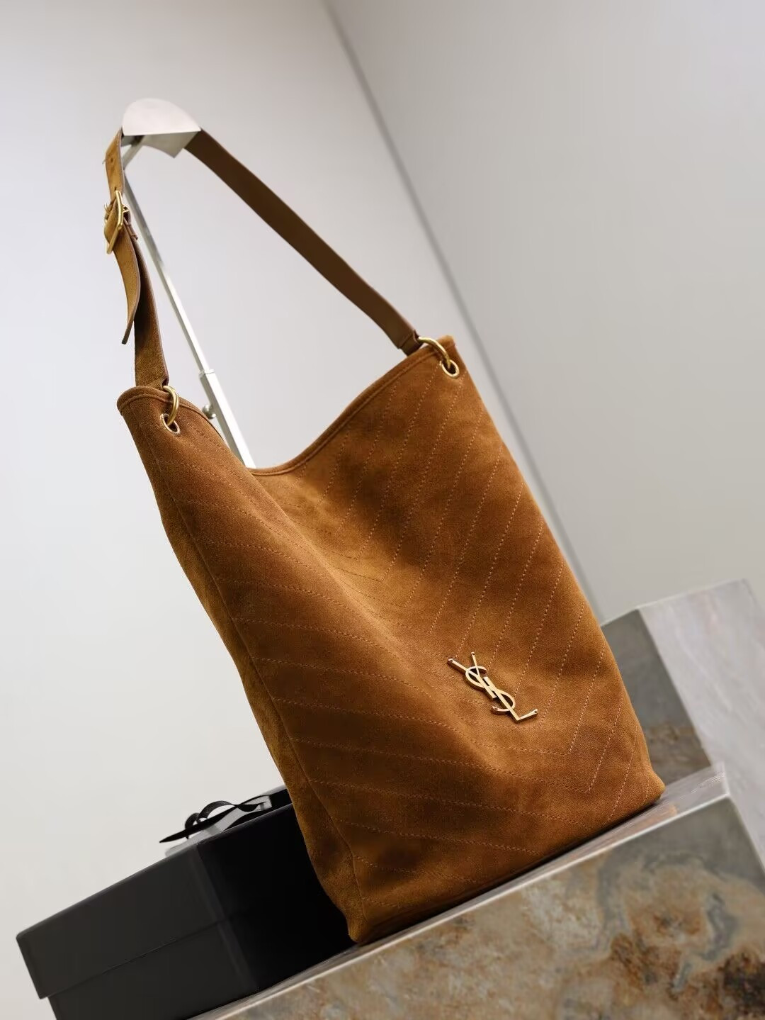 y*l niki S*pple bucket in suede 33x16x40cm