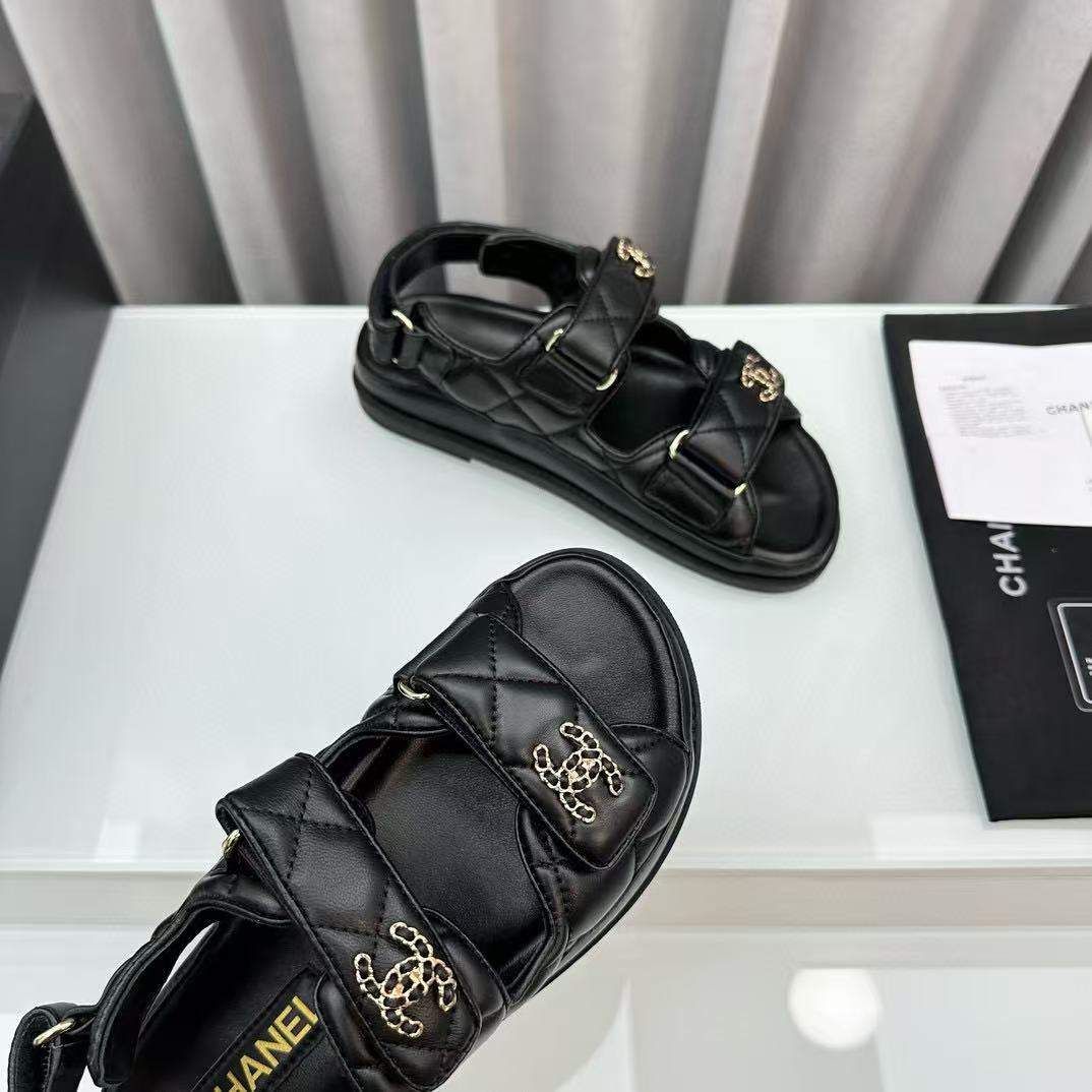 ua Ch*el sandals