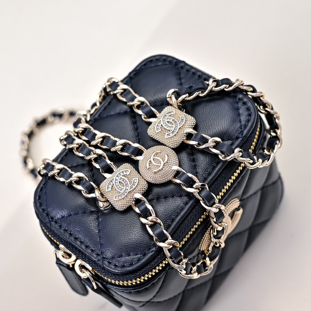 Ch*el small vanity with chain 11x8.5x7cm