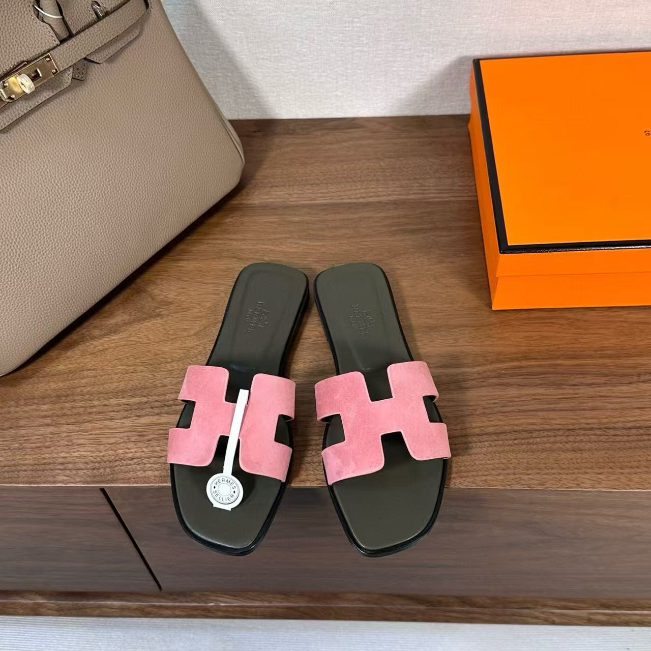 ua H**me5 oran sandal