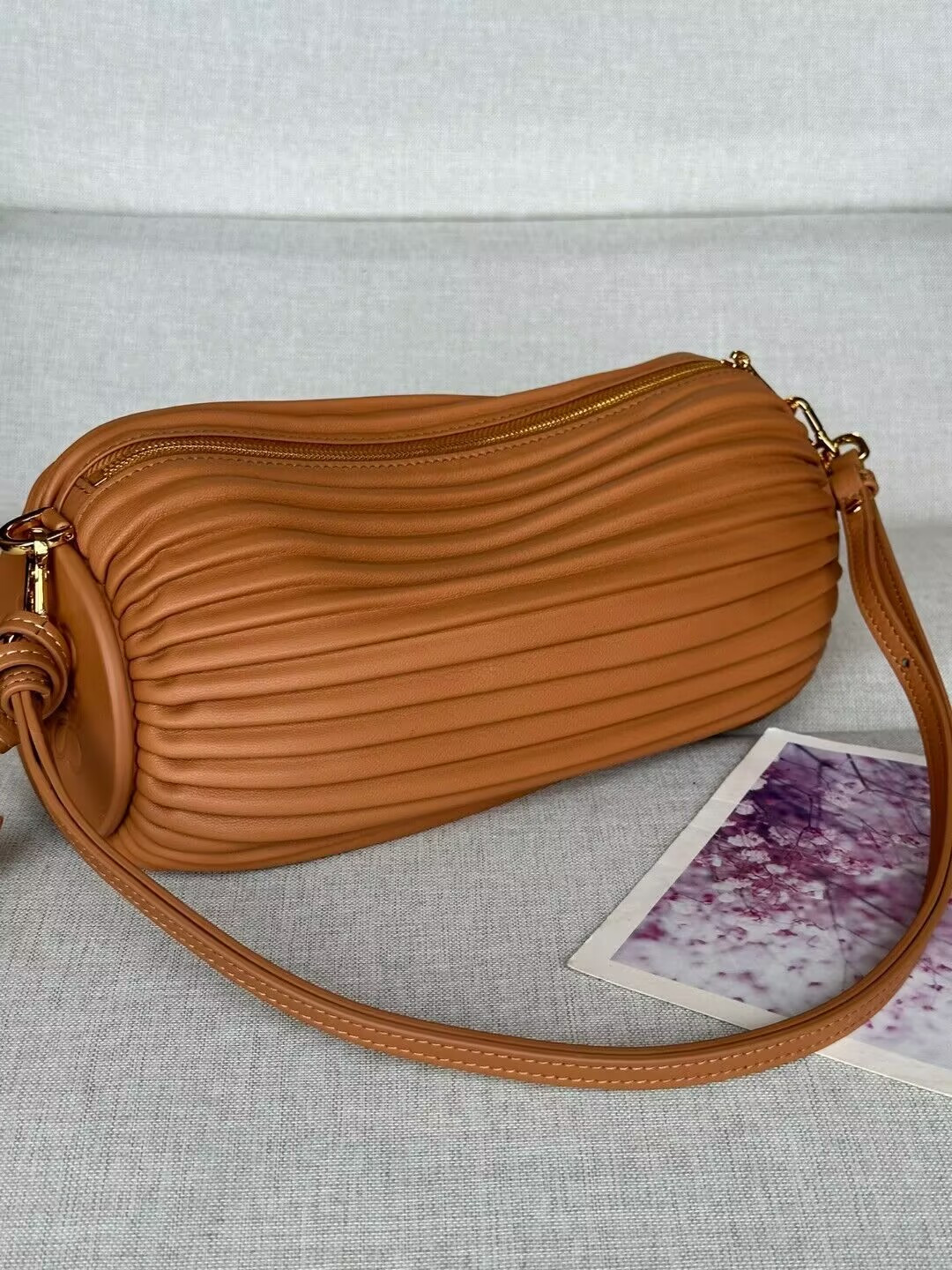 L0ew* bracelet pouch in pleated nappa 25x10x10cm
