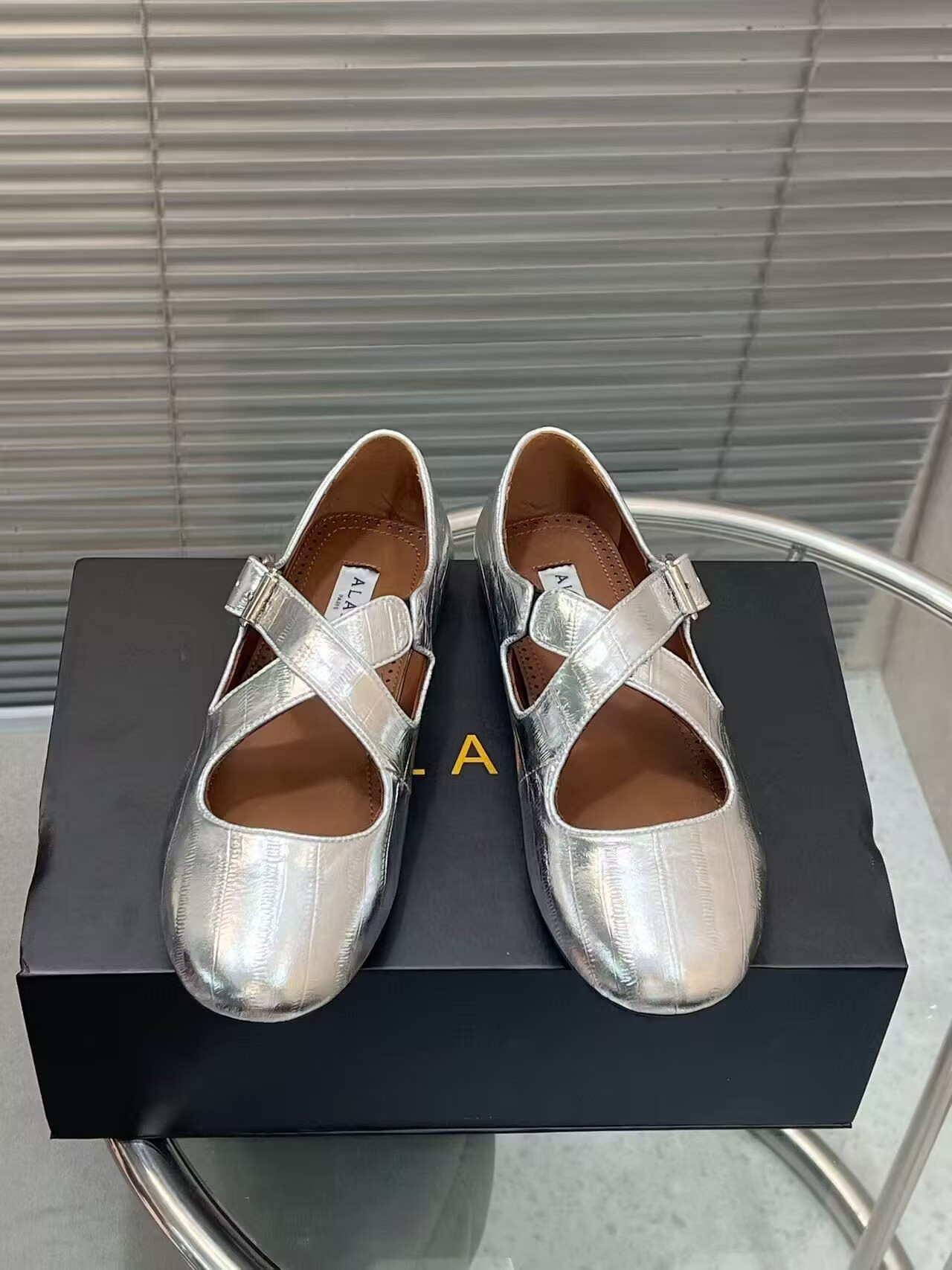 UA ALAÏA CRISS CROSS BALLET FLATS