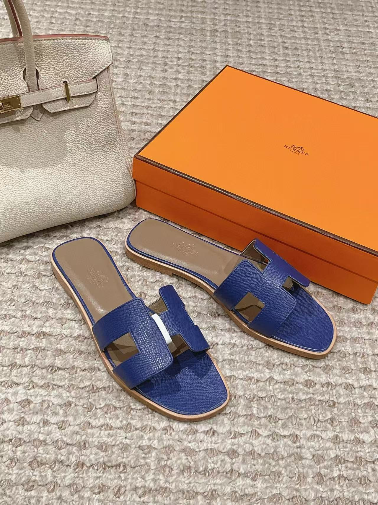 ua H**me5 oran sandal