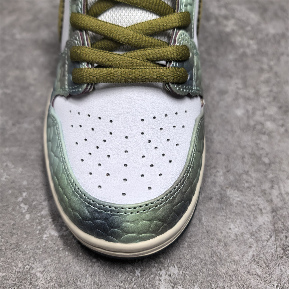 UA Nike SB Dunk Low Alexis Sablone Chameleon
