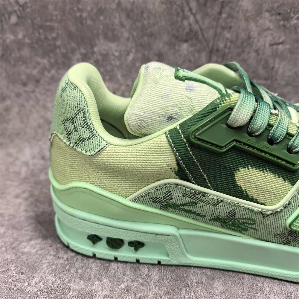 UA LV Trainer Sneaker