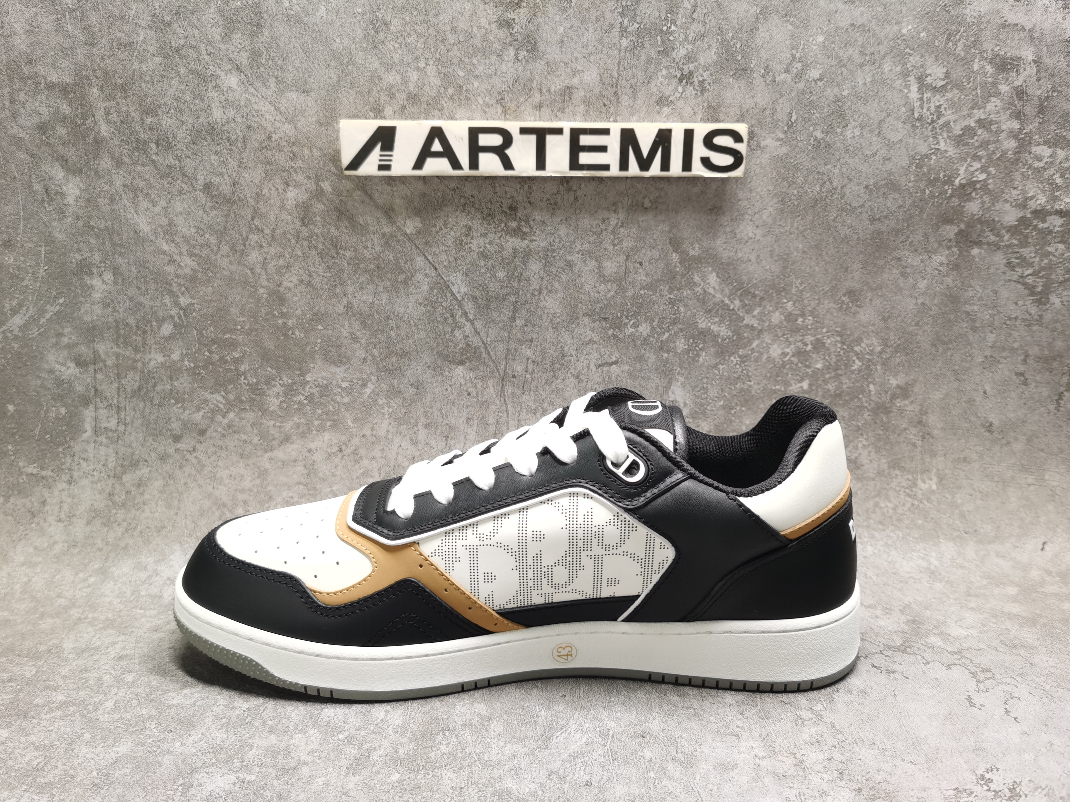 ua D*or b27 sneaker