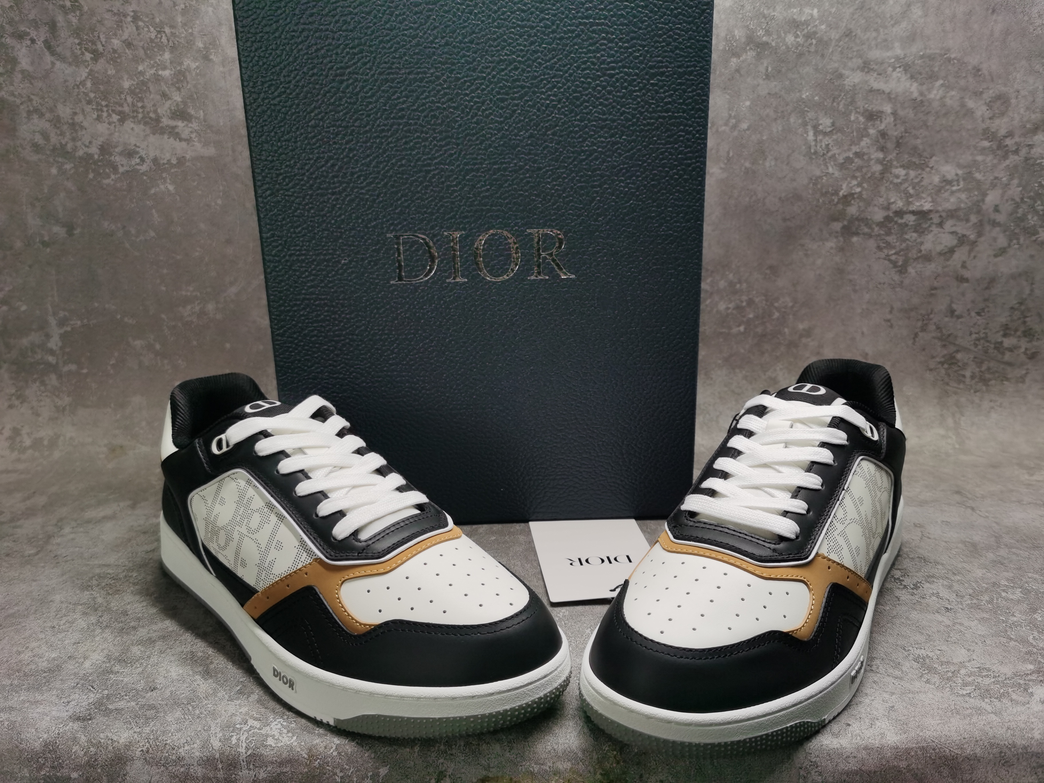 ua D*or b27 sneaker