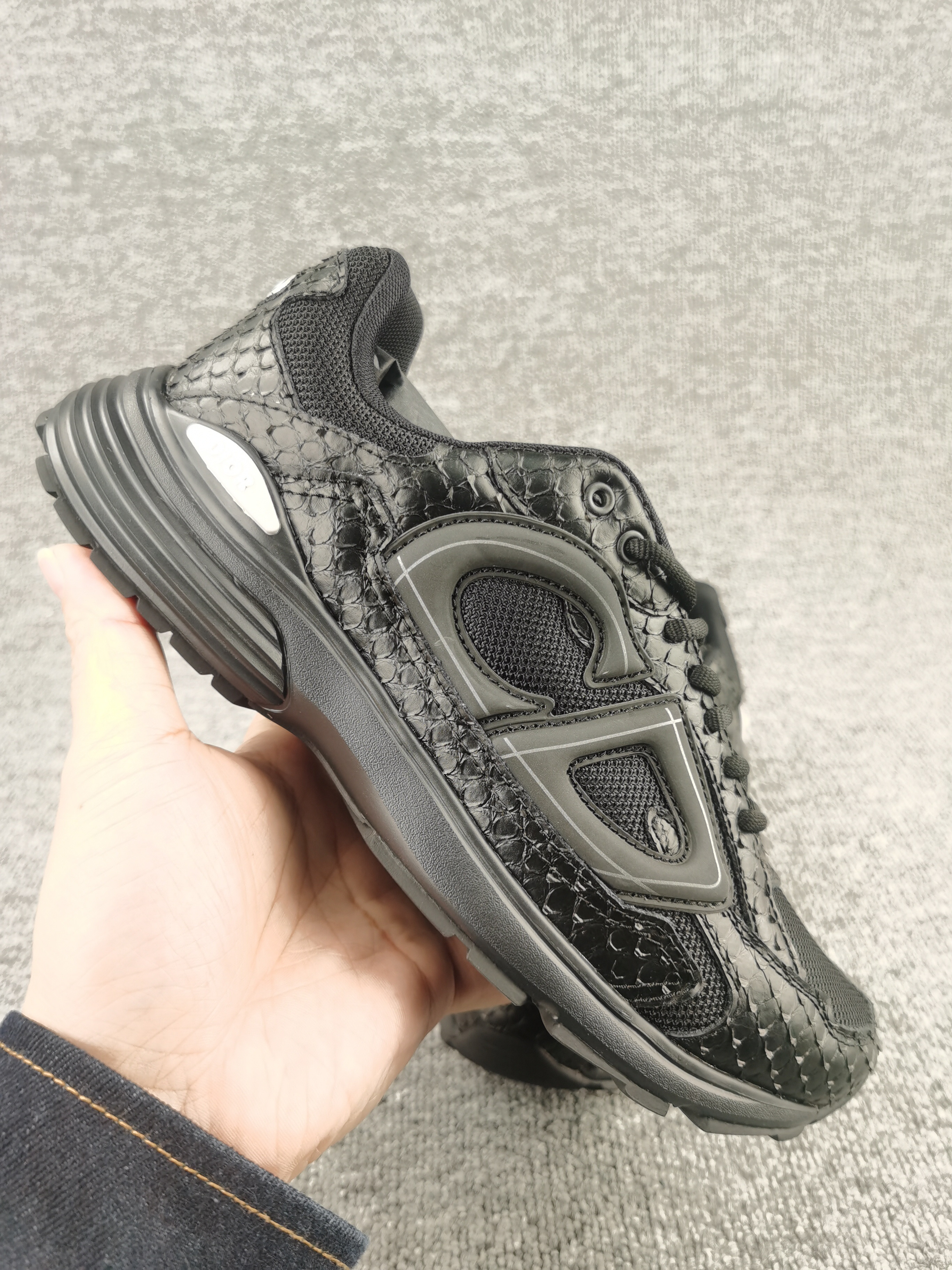 ua D*or b30