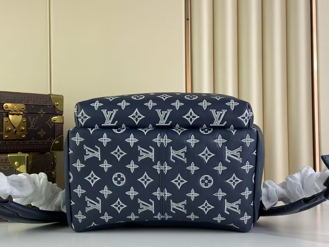 LV  M24760 Discovery Backpack