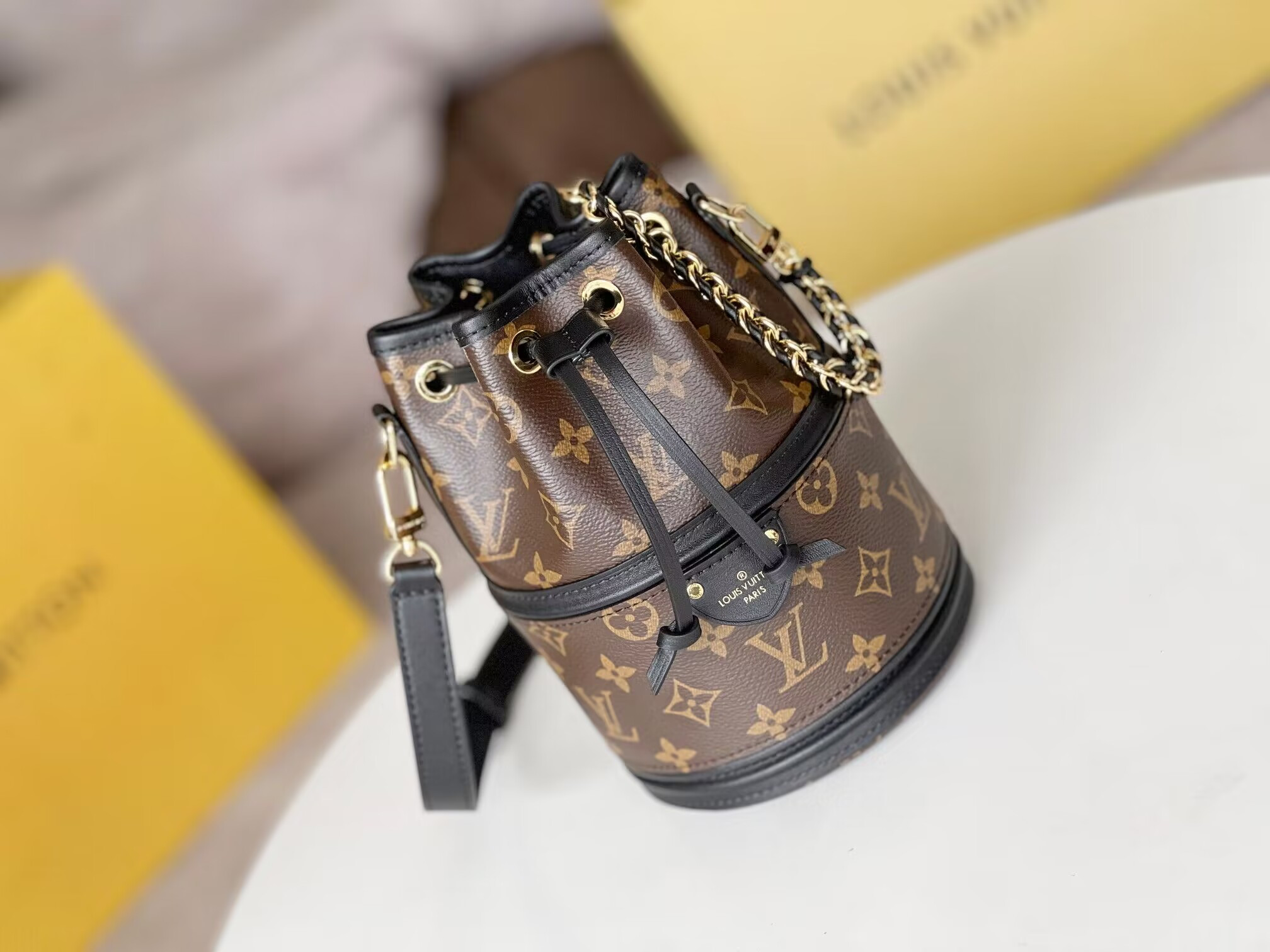 LV Canoé M83480 5.5 x 8.1 x 5.5 inches
