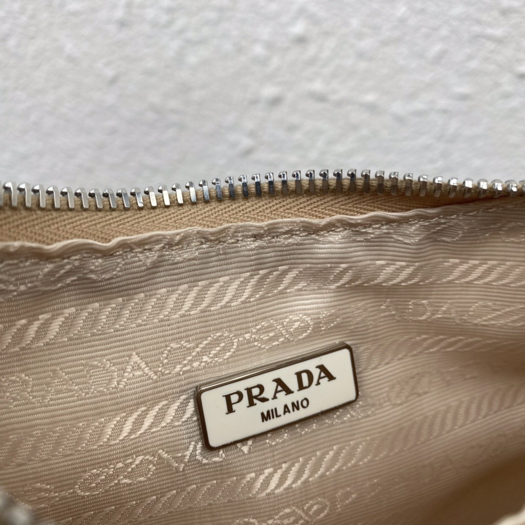 Pra*a re-edition 2005 re-nylon bag white