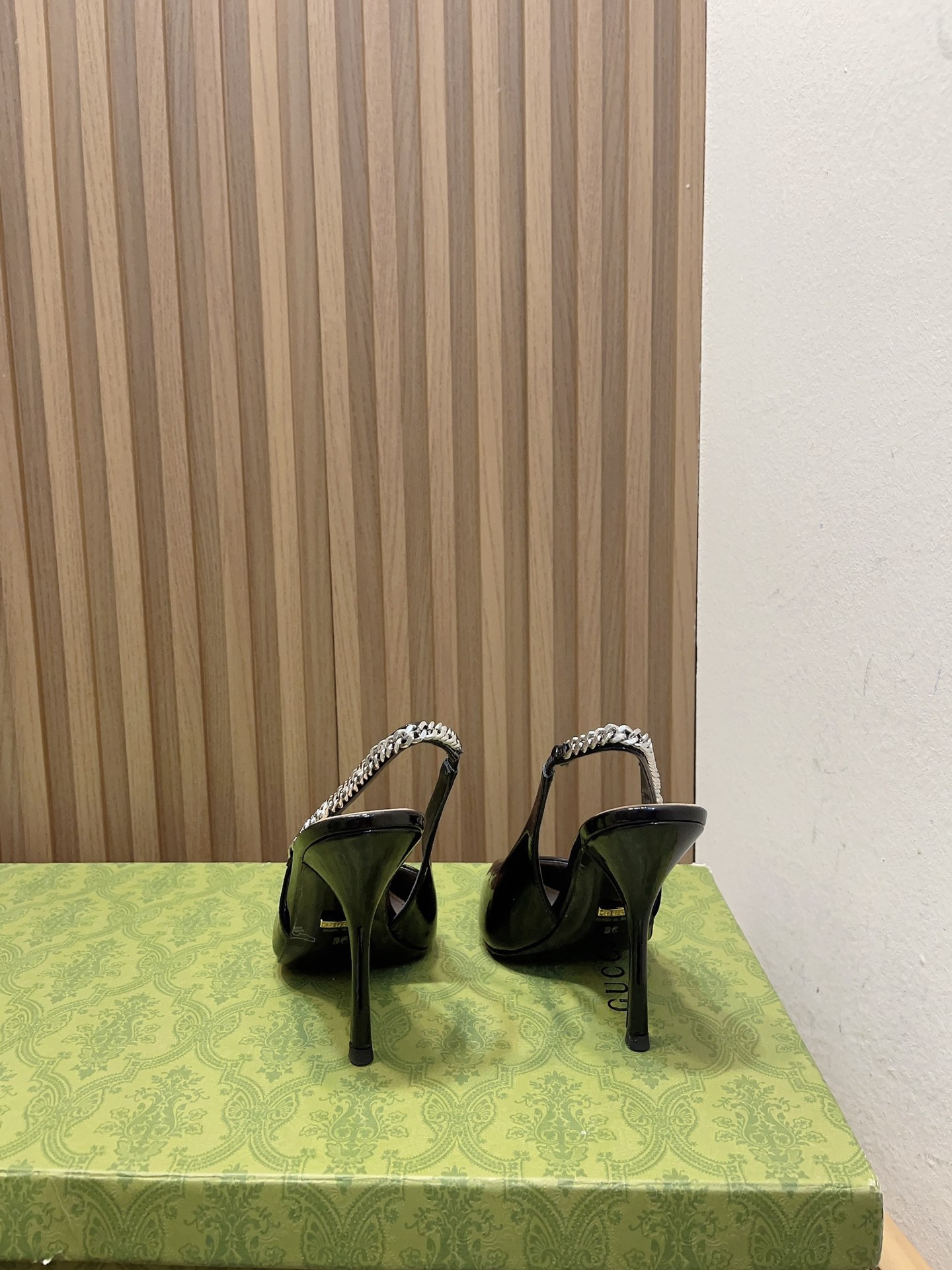 G*u*i signoria slingback pump high