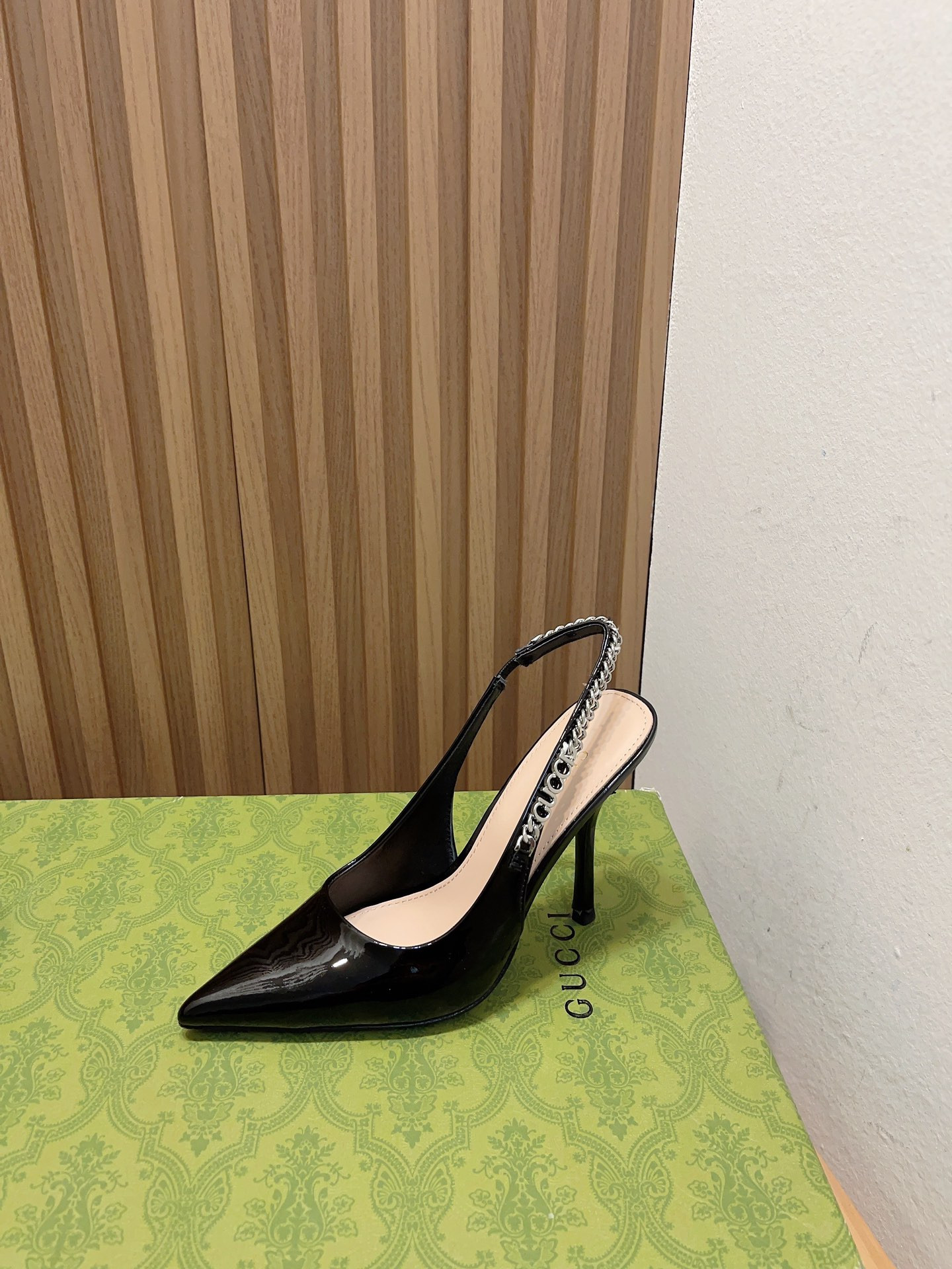 G*u*i signoria slingback pump high