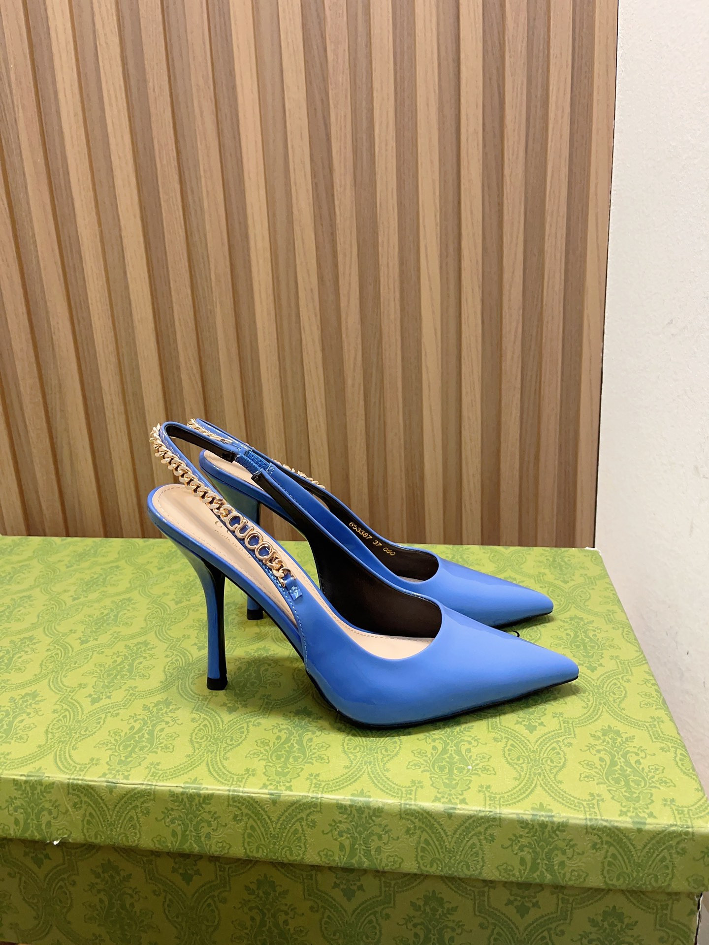 G*u*i signoria slingback pump high