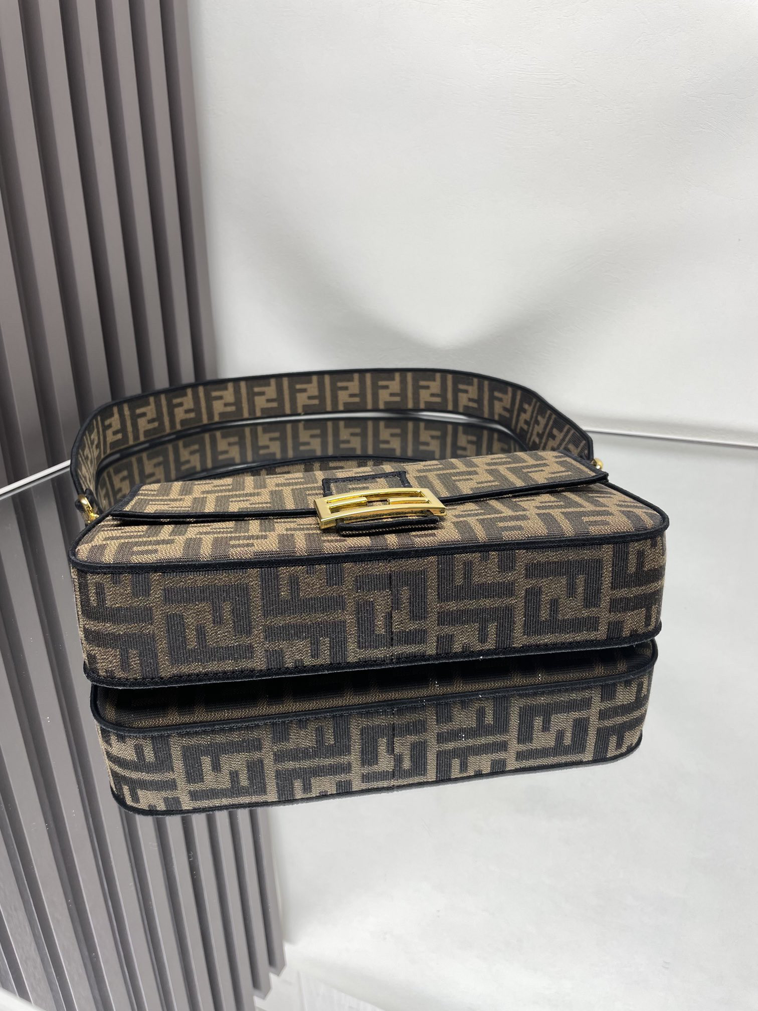 F**di baguette shoulder bag 26x13x6cm