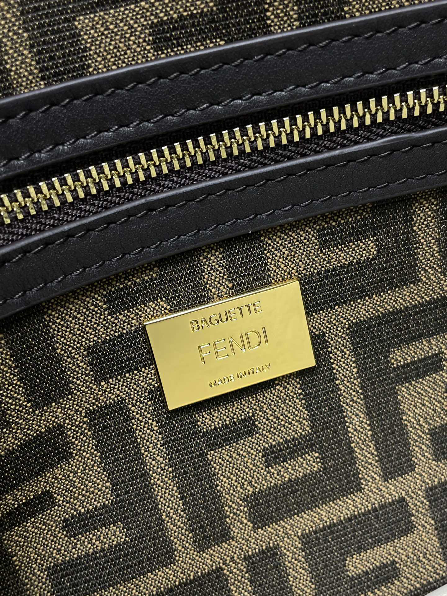 F**di baguette shoulder bag 26x13x6cm