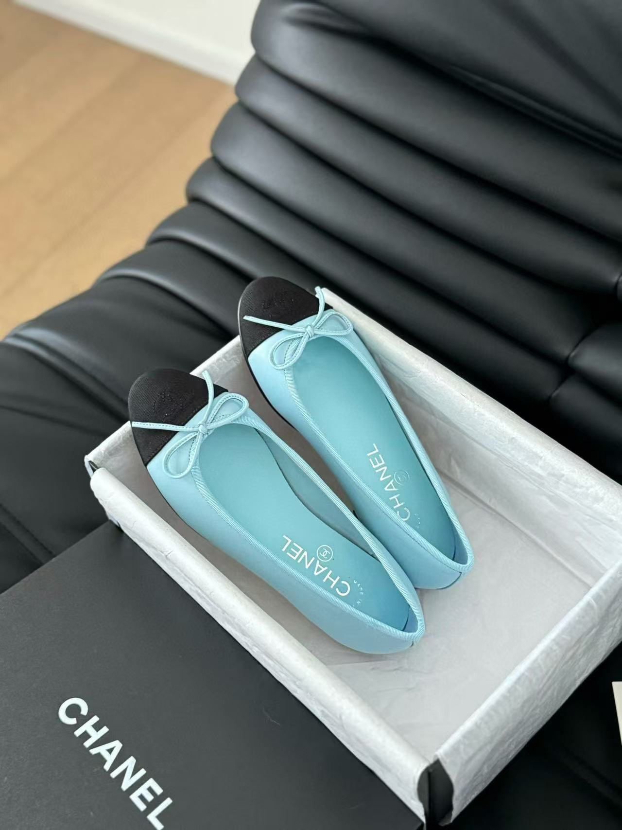ua Ch*el ballet flats