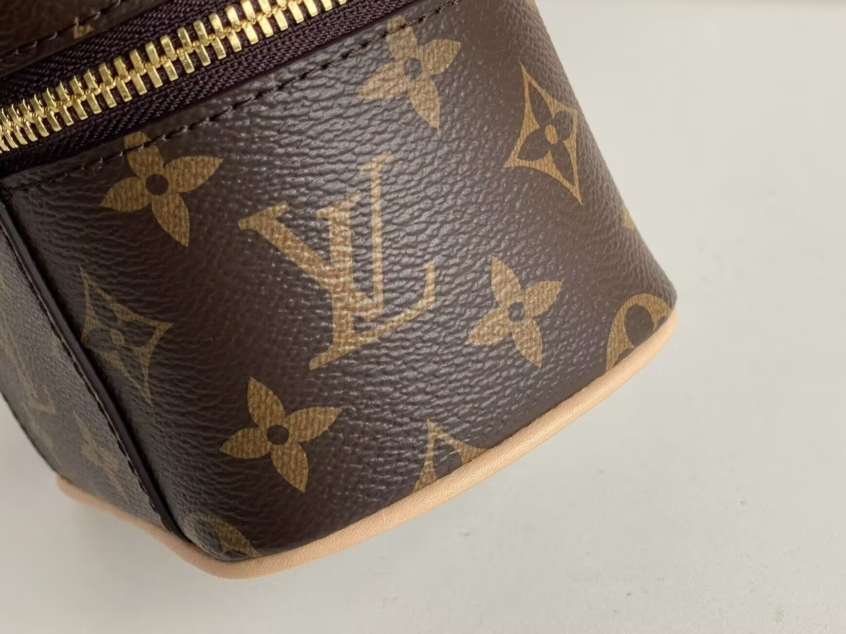 LV Nice Nano M44936 14 x 10.2 x 8.5cm