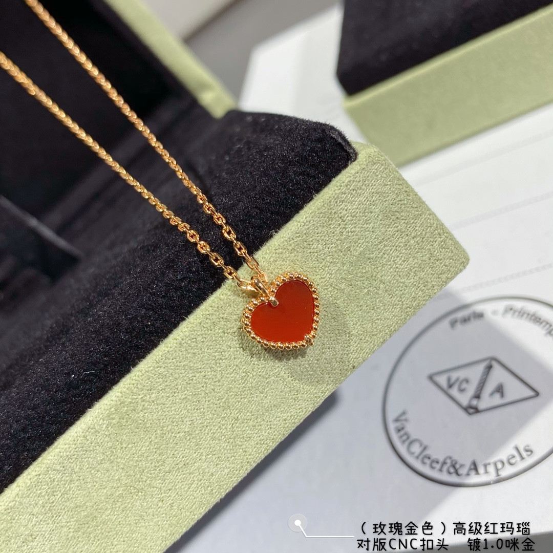 V*N CL*F & arpels red agate heart-shaped love necklace