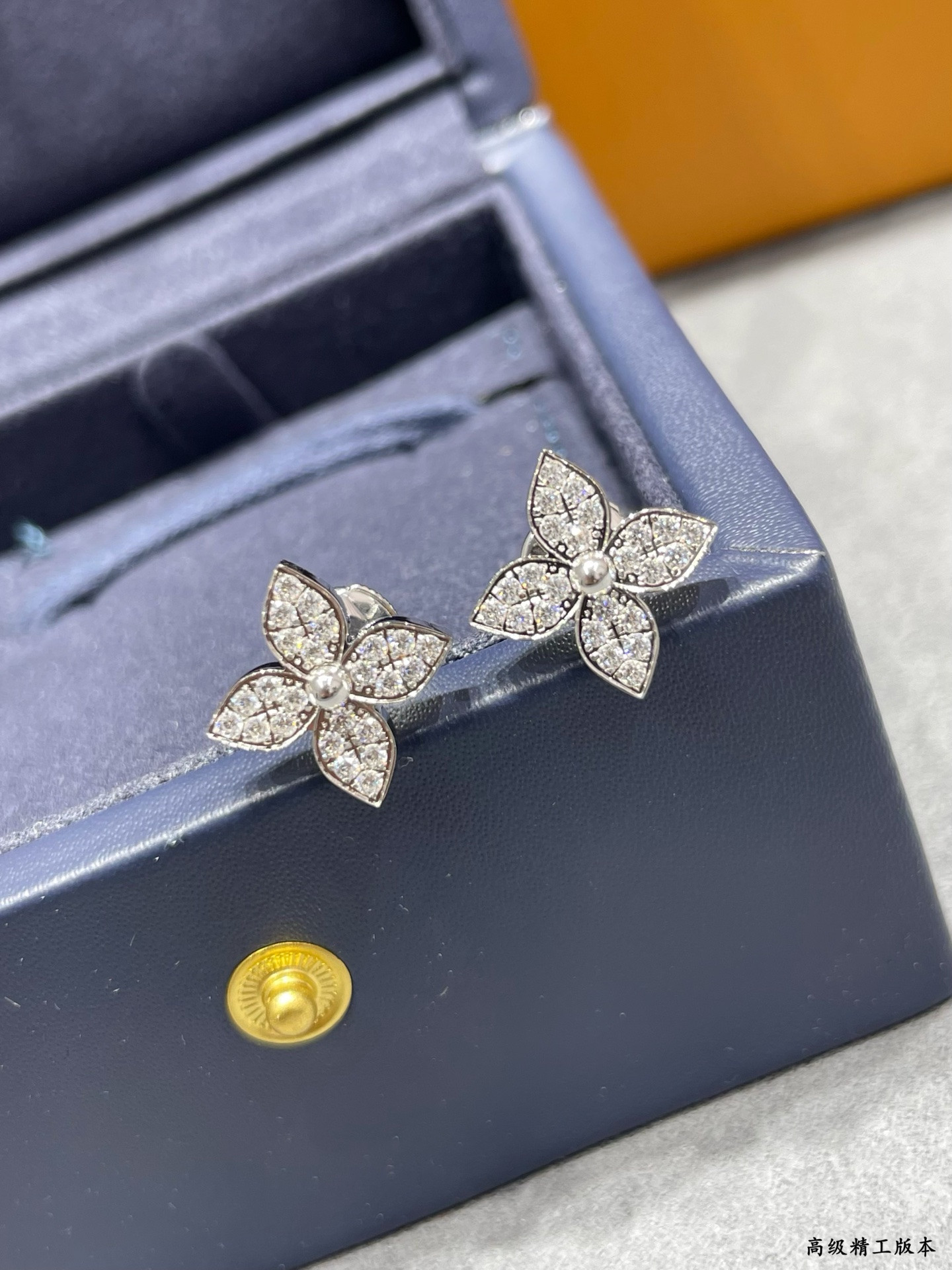 l0*is v*t0n single flower full Di*m*nd earrings