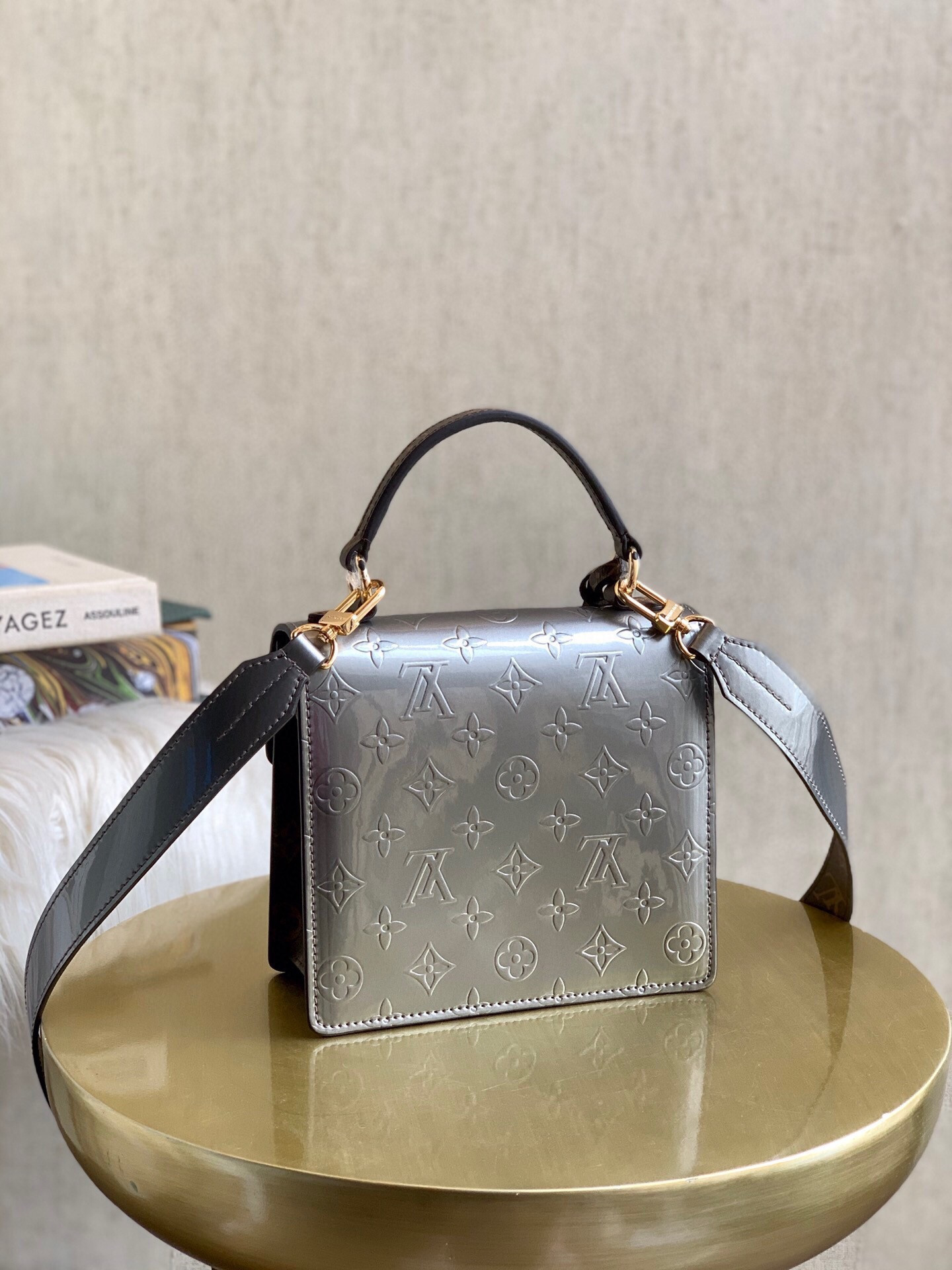 LV SPRING STREET M90567