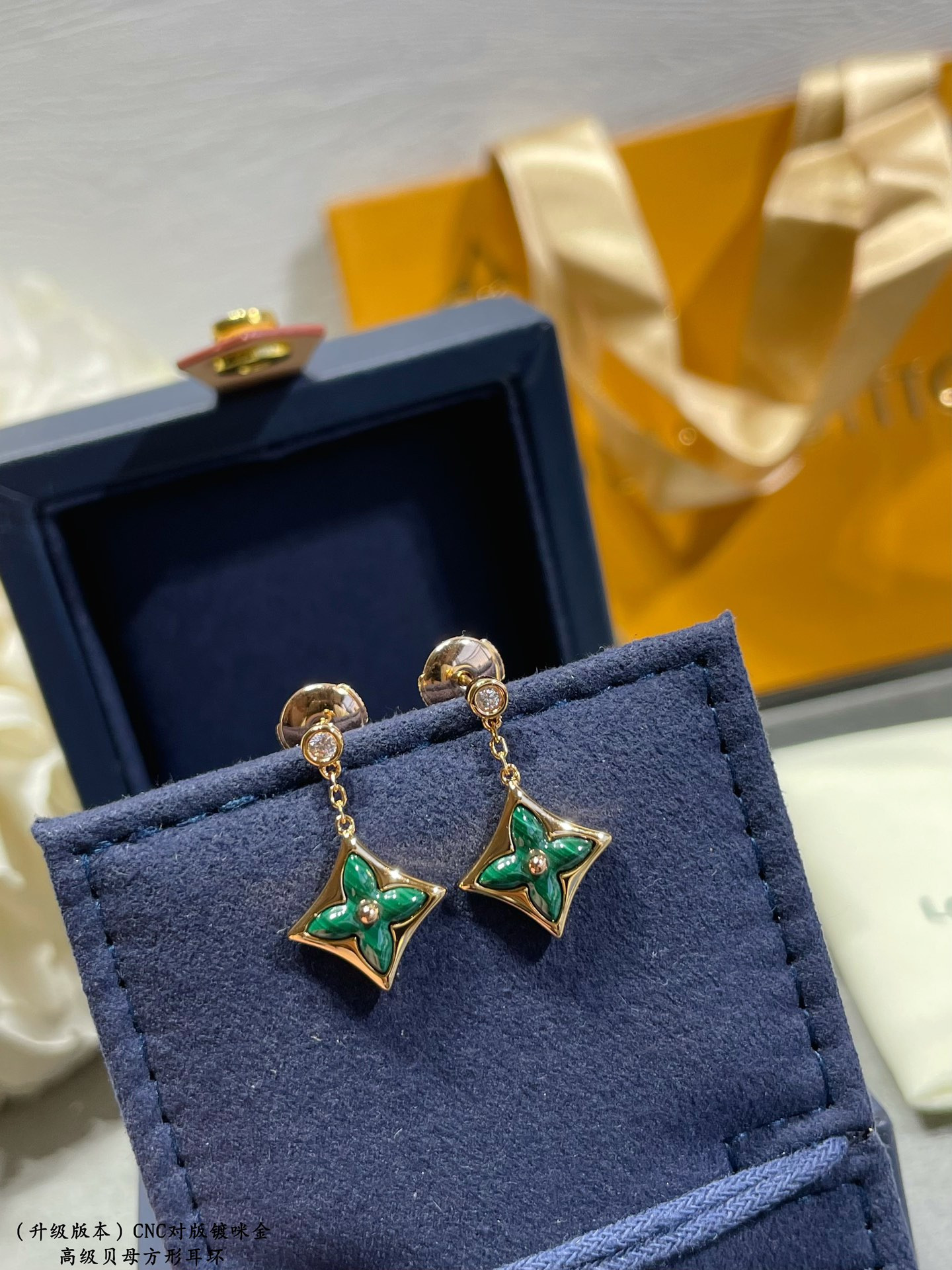 l0*is V*t0n mother-of-pearl square earrings