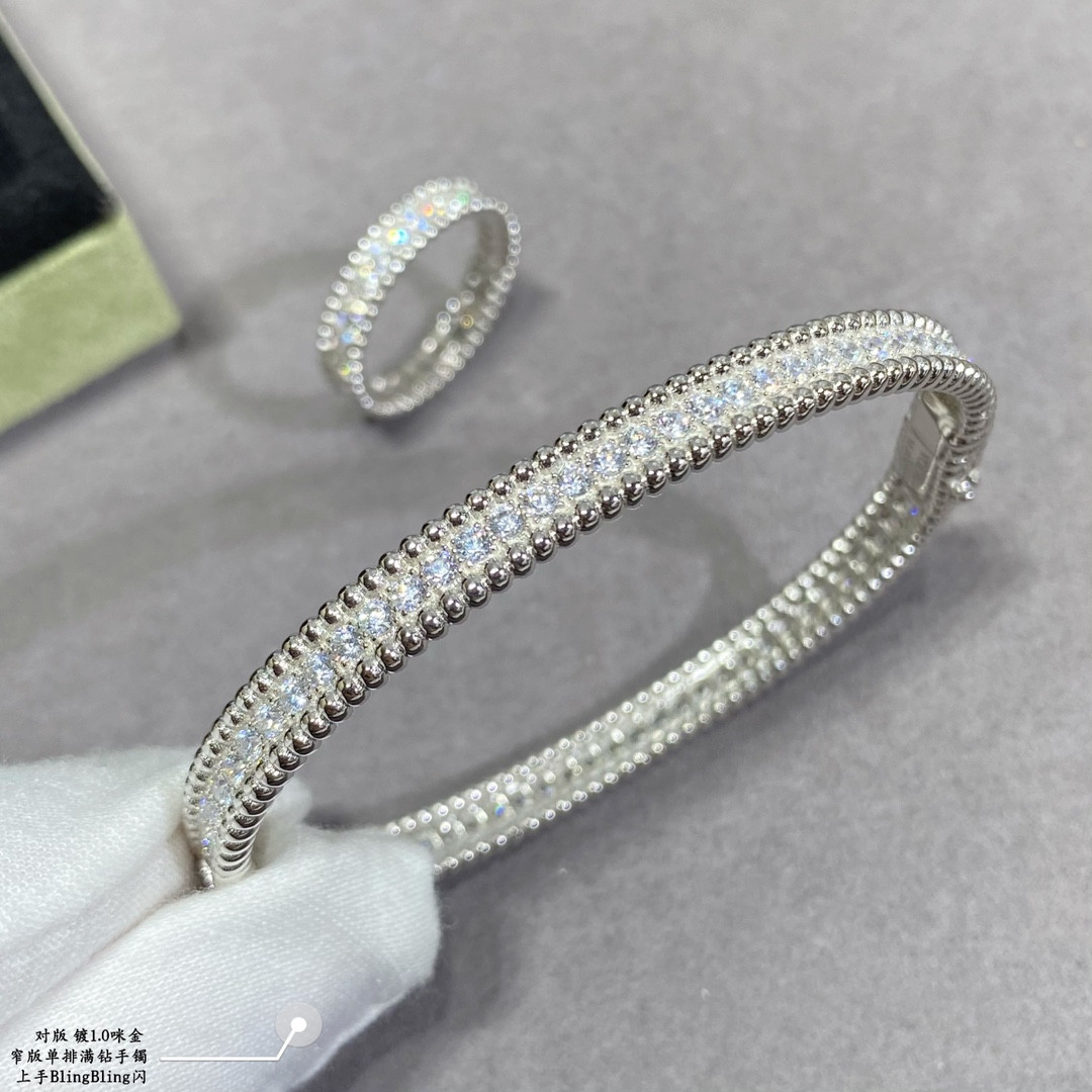 v*n cl*f & arpels narrow single row full Di*m*nd bracelet