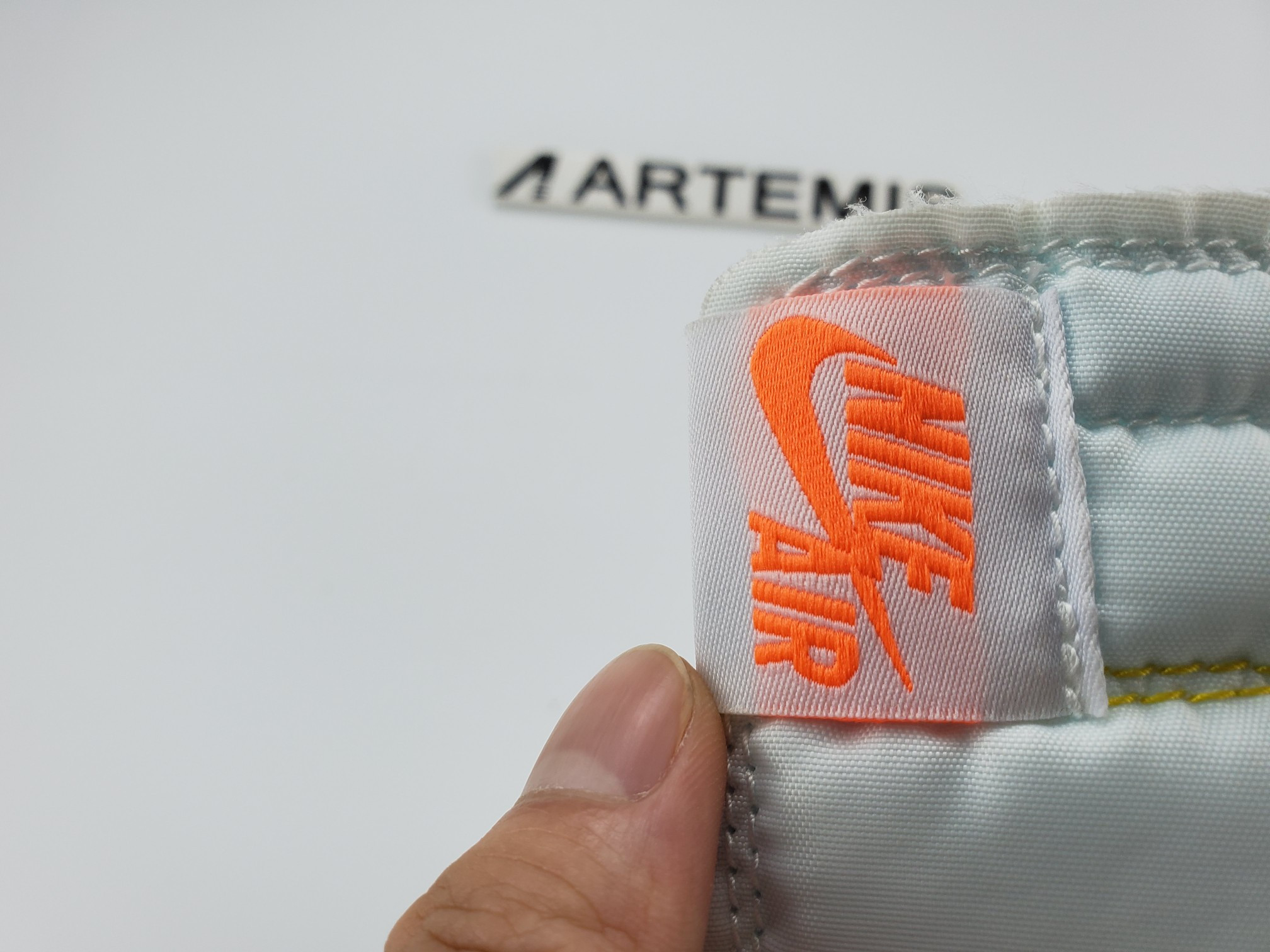 Air Jordan 1 Retro High Off-White Yellow