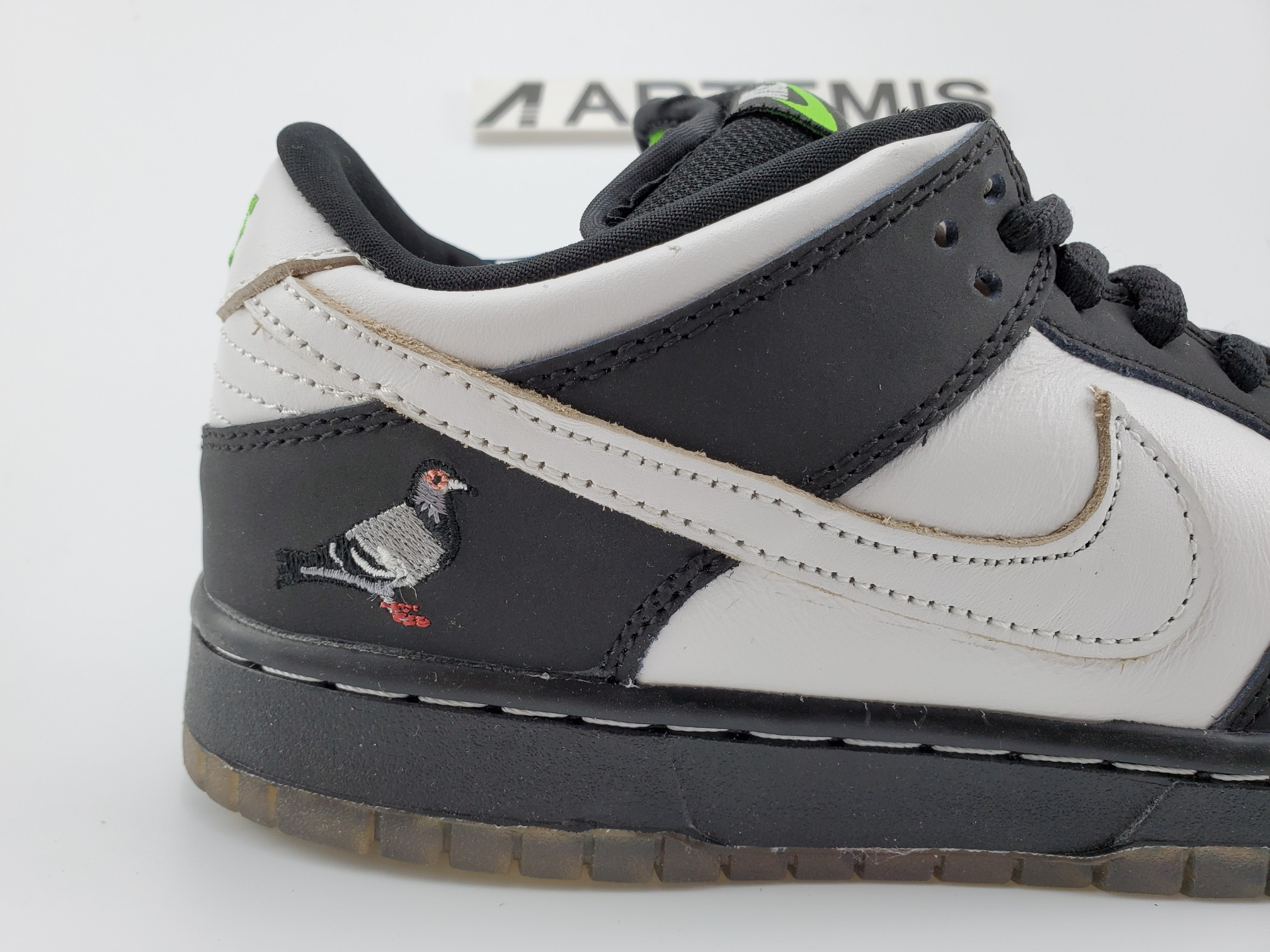 Nike SB Dunk Low Staple Panda Pigeon