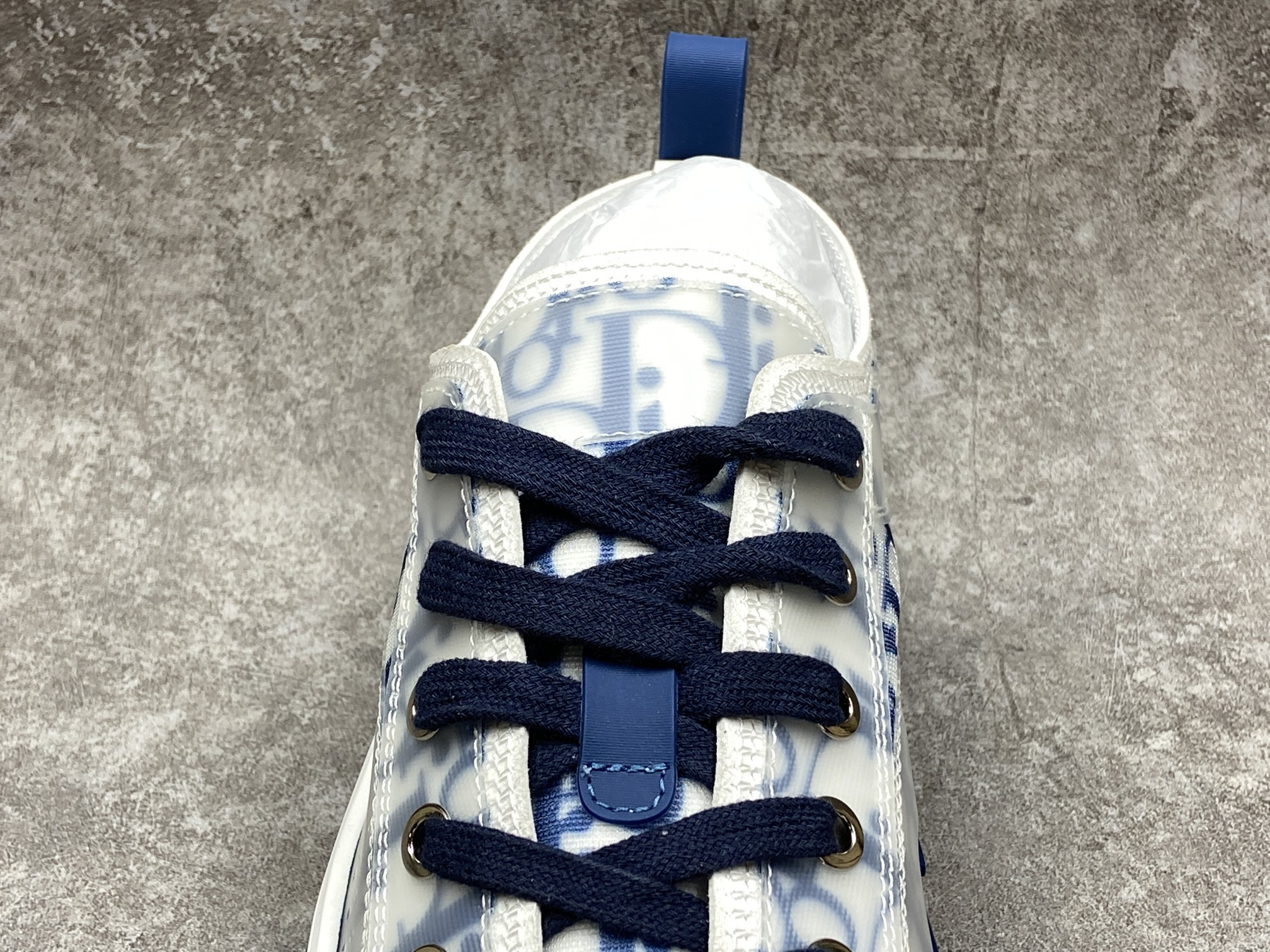 D*or b23 low top blue oblique