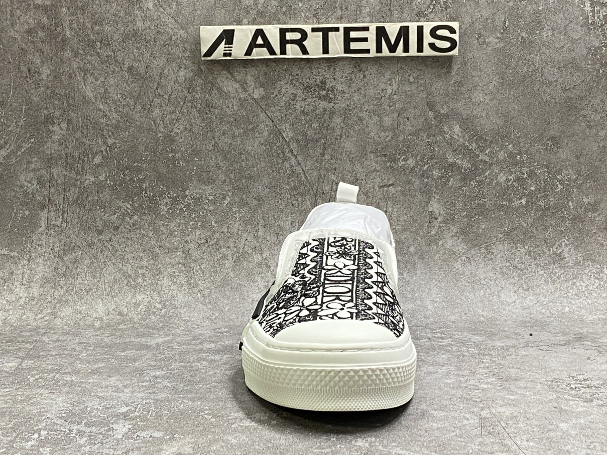 D*or and shawn b23 slip on black white embroidery