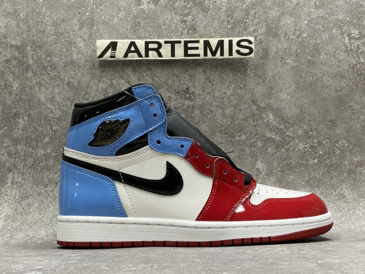 Air Jordan 1 Retro High Fearless UNC Chicago