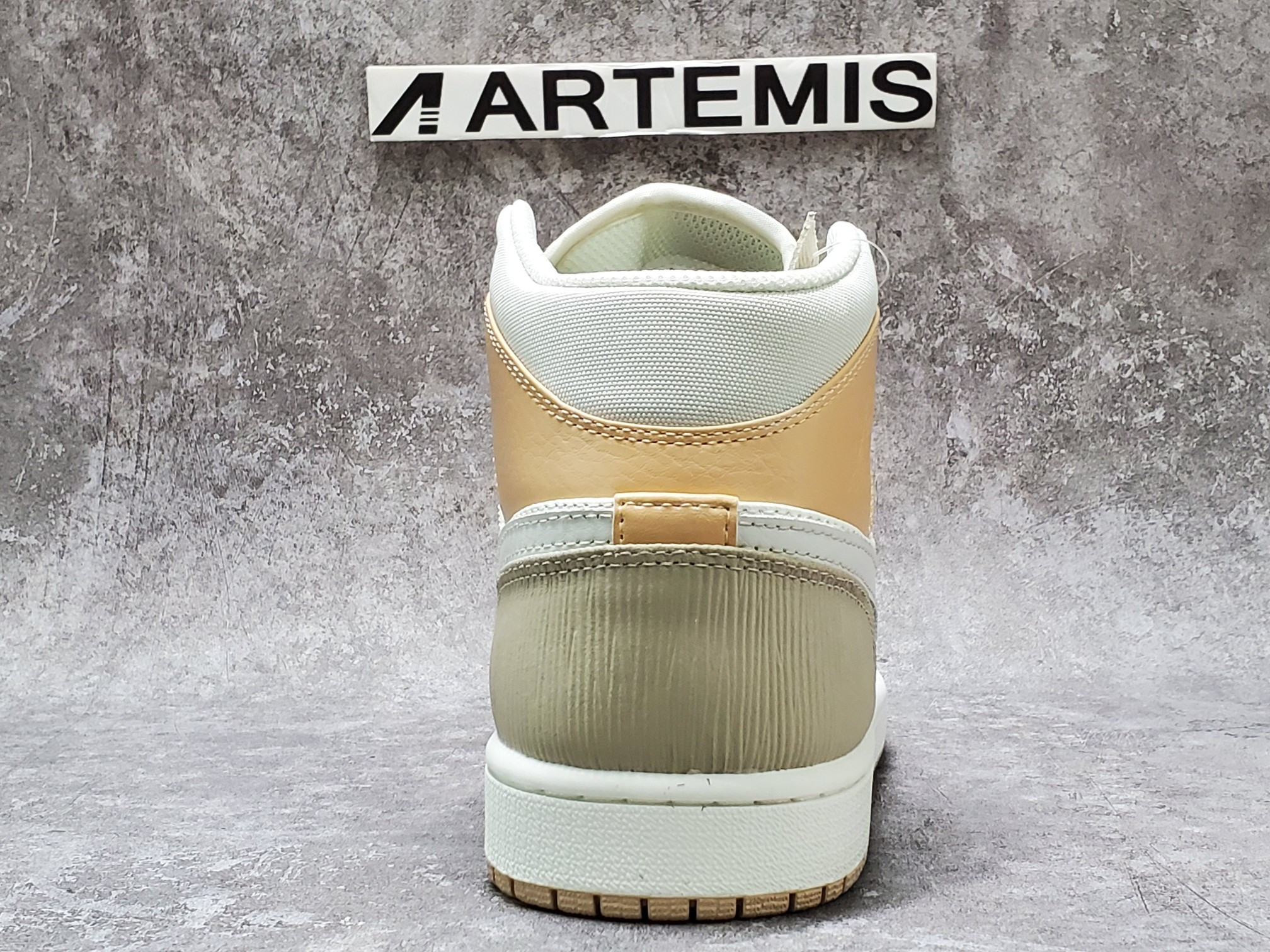 Air Jordan 1 Mid Milan