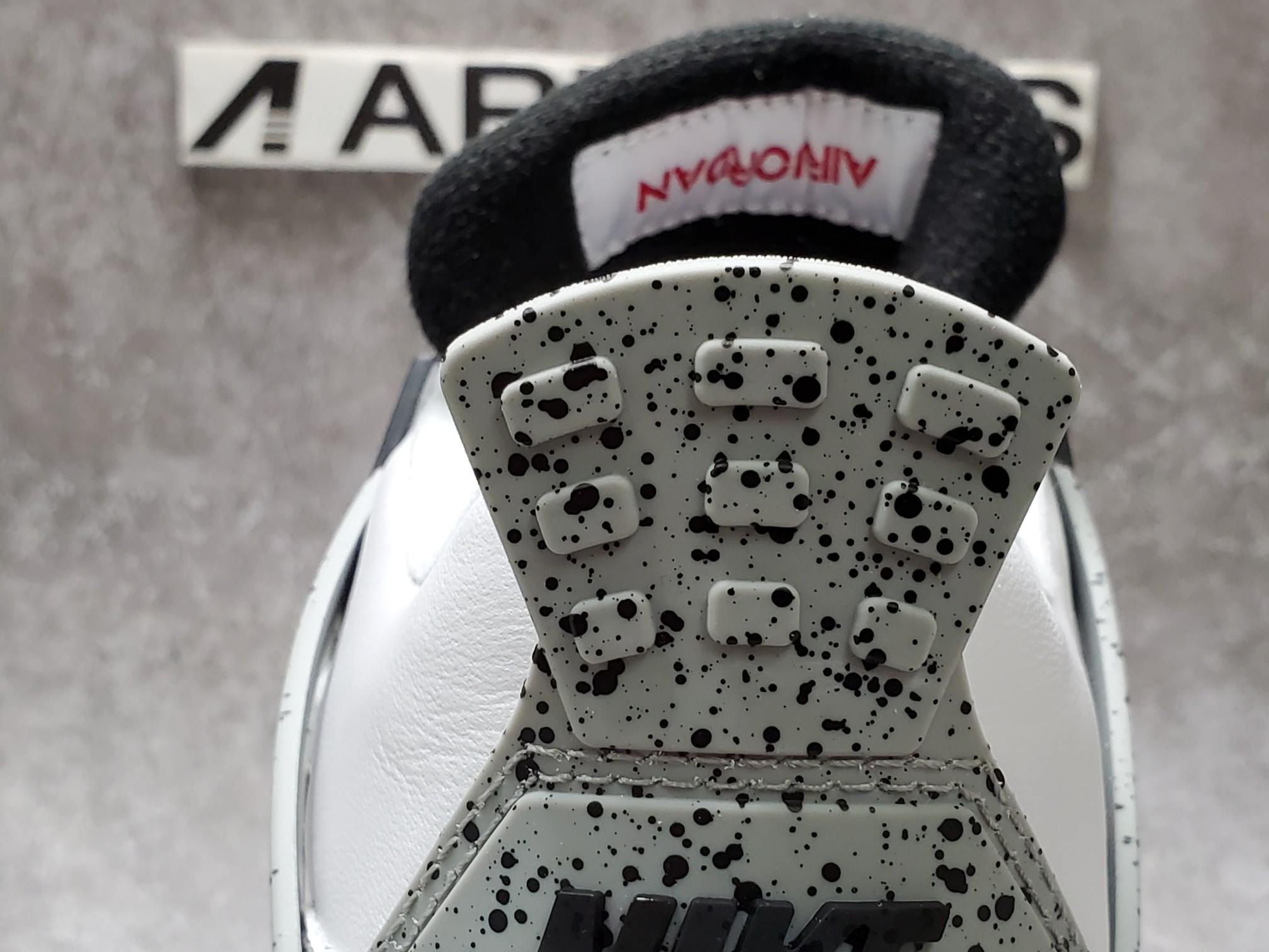 Air Jordan 4 Retro White Cement