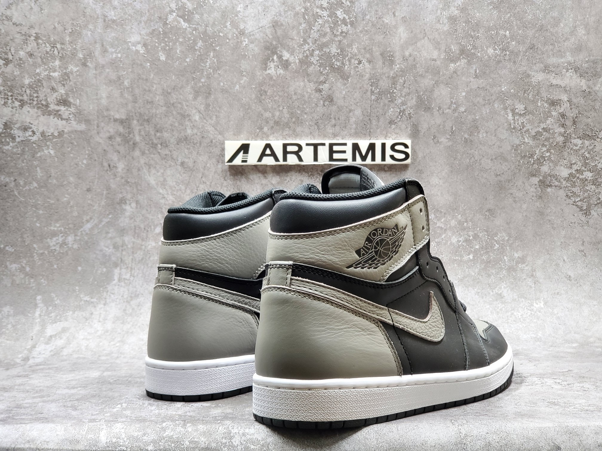 Air Jordan 1 Retro High Shadow