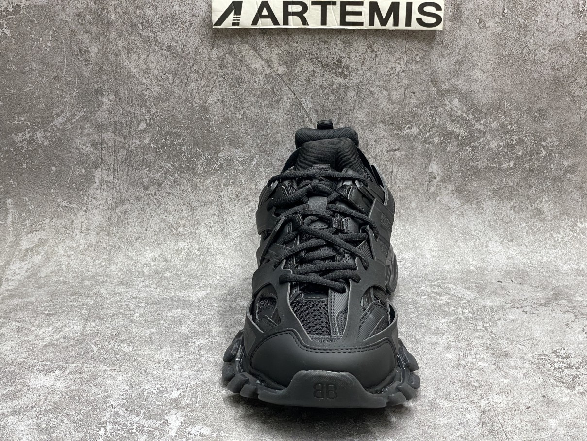Balenciga Track Clear Sole in Black