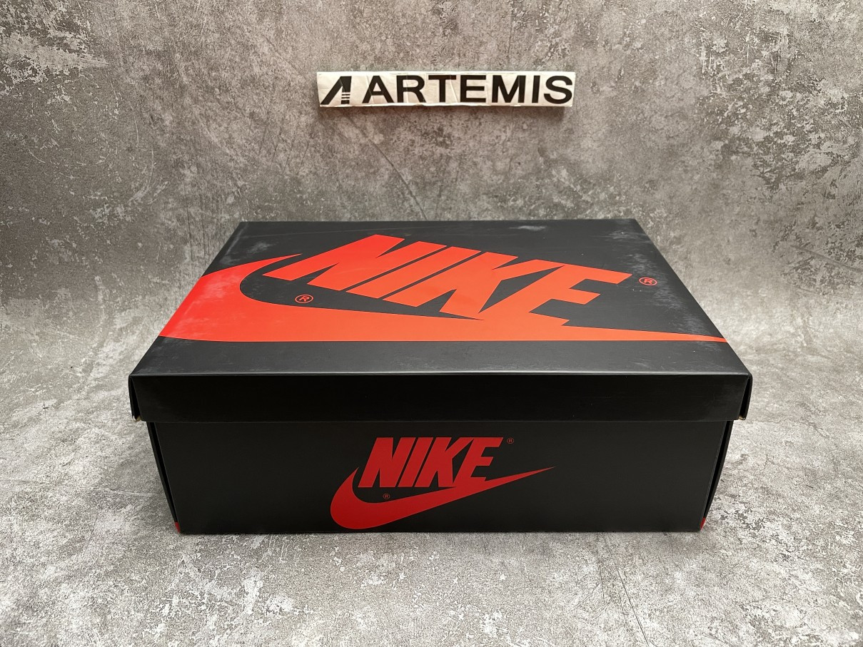 Air Jordan 1 Retro High Hyper Royal Smoke Grey