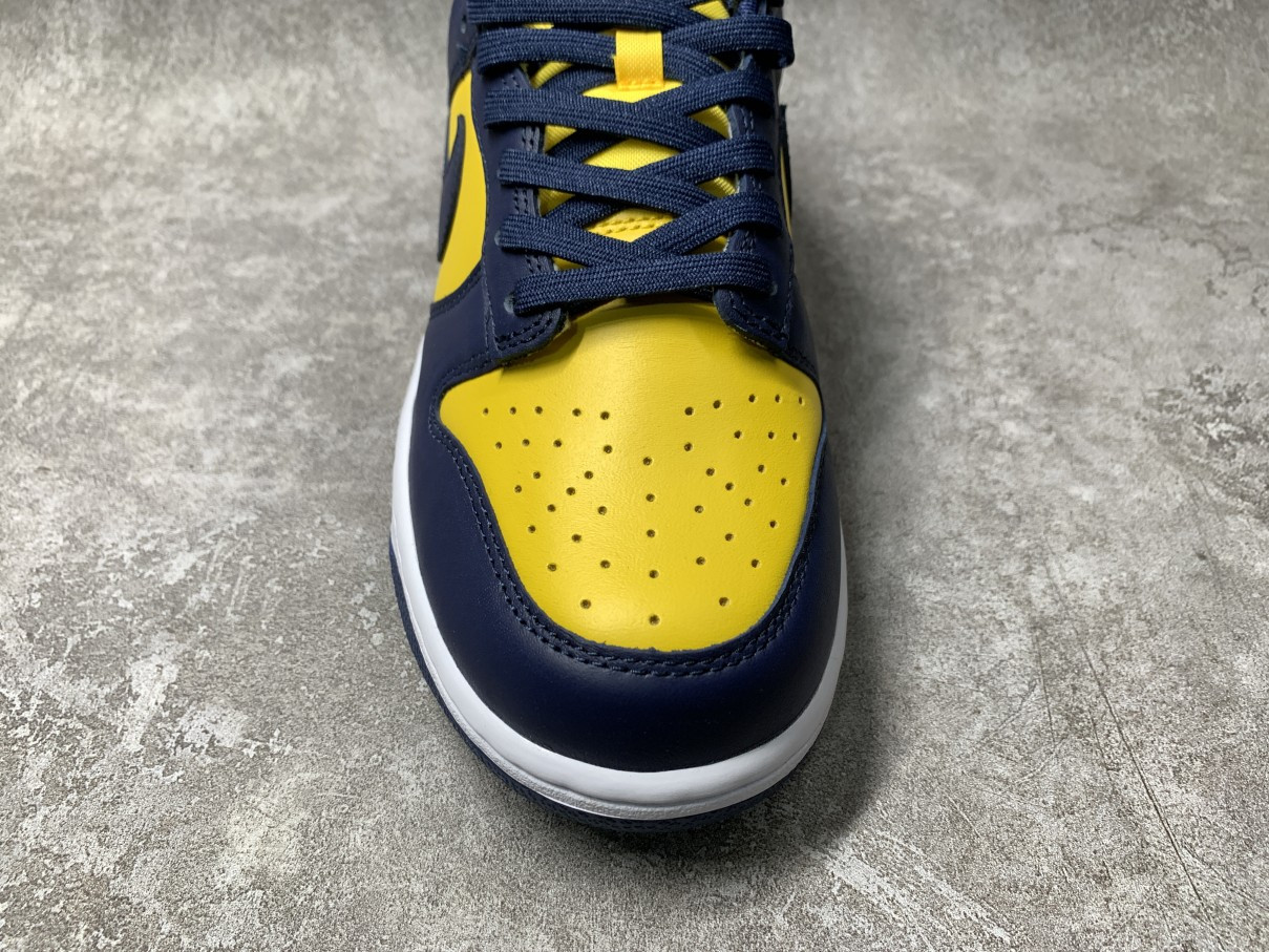 Nike Dunk Low Michigan