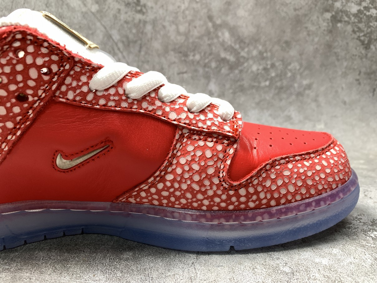 Nike Dunk SB Low Stingwater Magic Mushroom