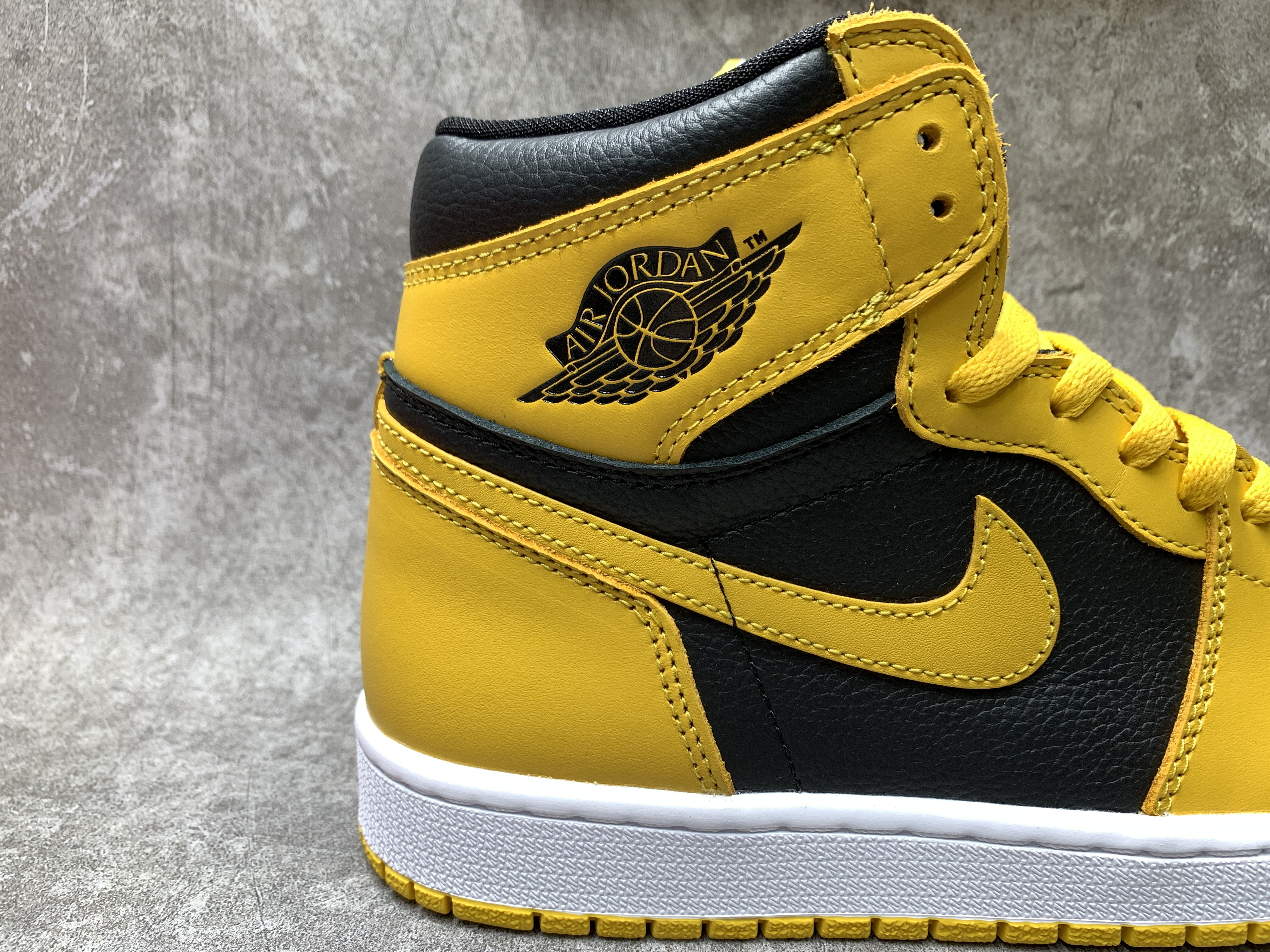 Air Jordan 1 High Retro OG Pollen